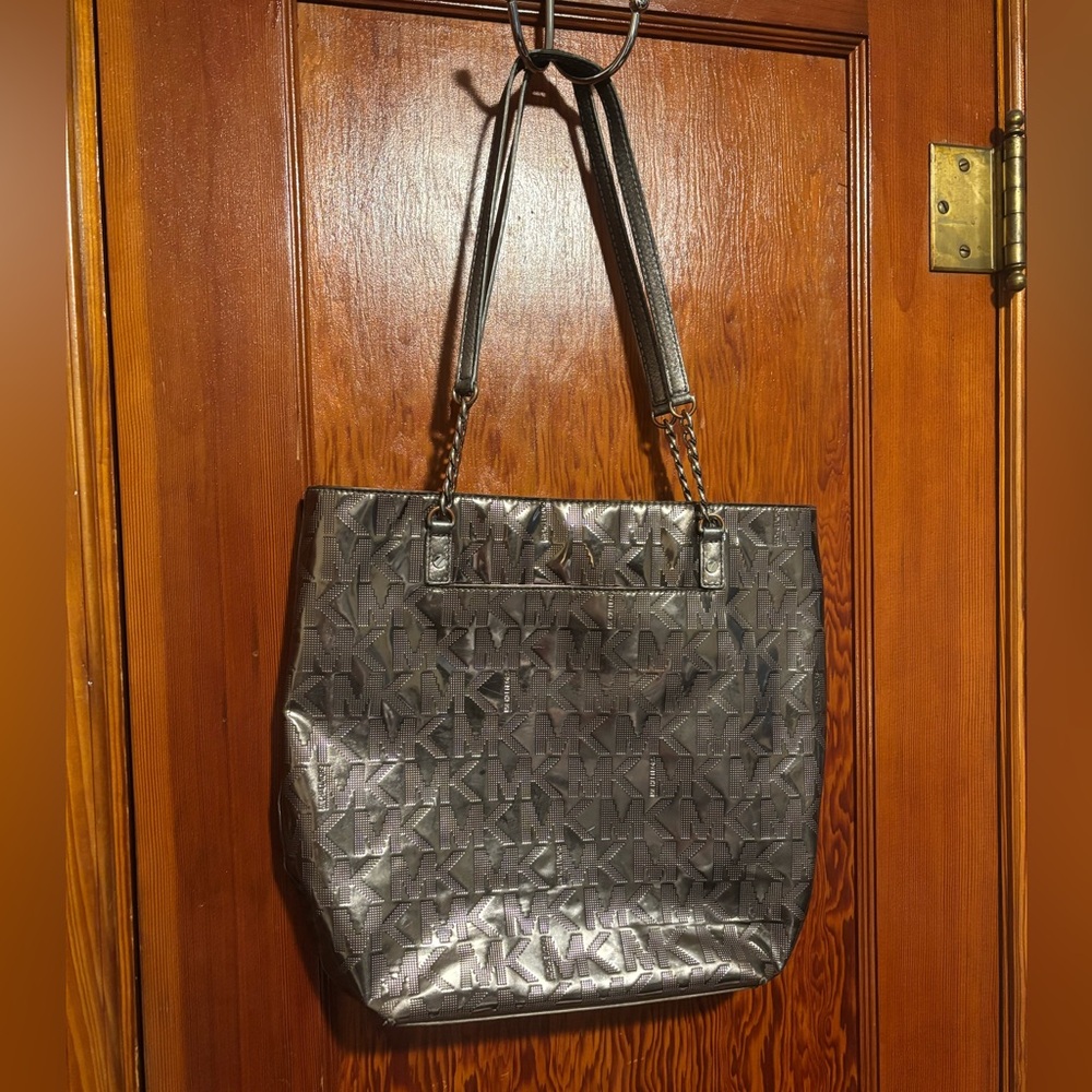 MICHAEL KORS Metallic Silver Jet Set Chain Tote Bag